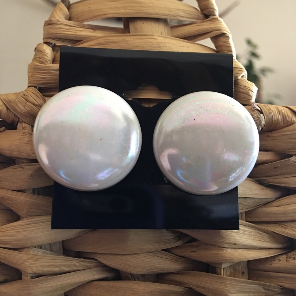 Vintage 70s faux mother of pearl disc earrings